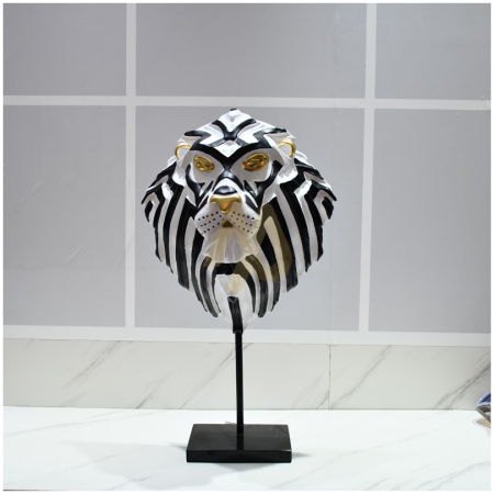Black and White Lion Mask Décor