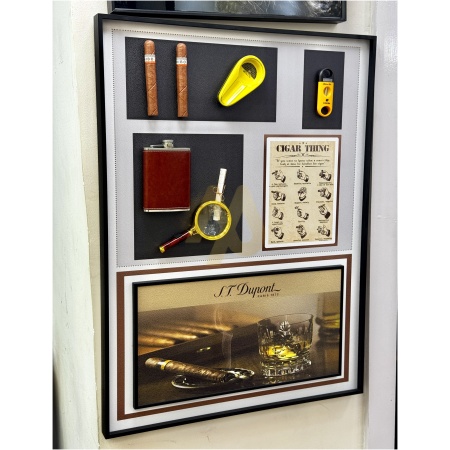 Smoker’s Delight Wall Frame with whisky Flask